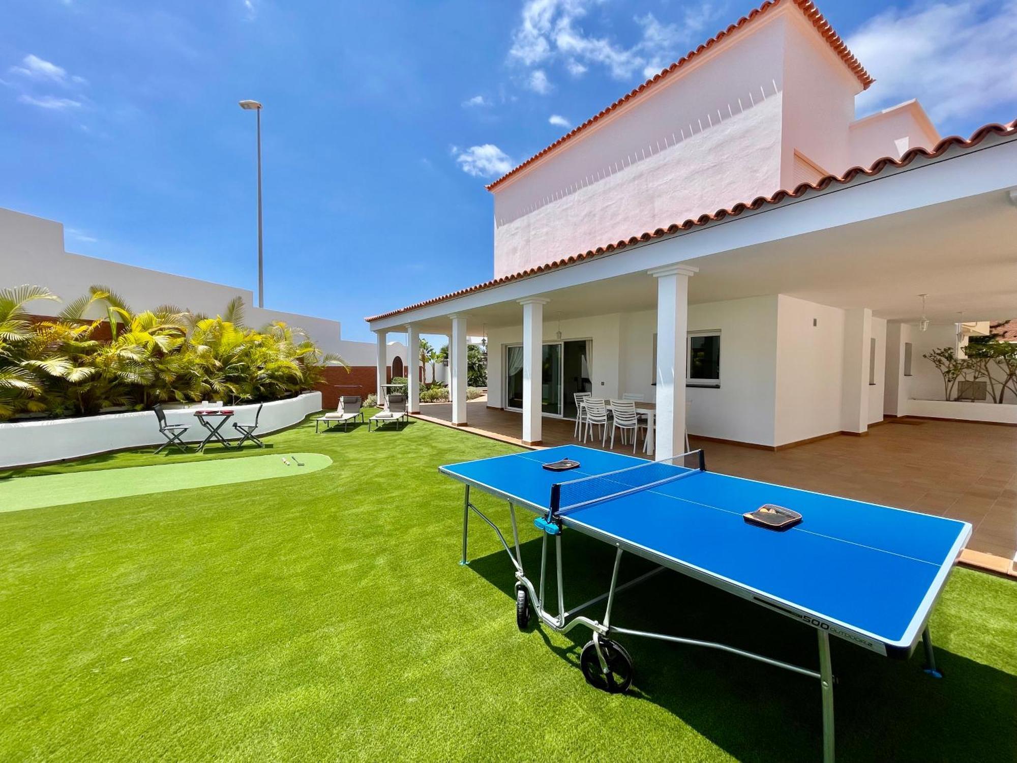 Villa Amorio A Spacious Modern Getaway With A Private Heated Pool & Sea Views Costa Adeje Dış mekan fotoğraf