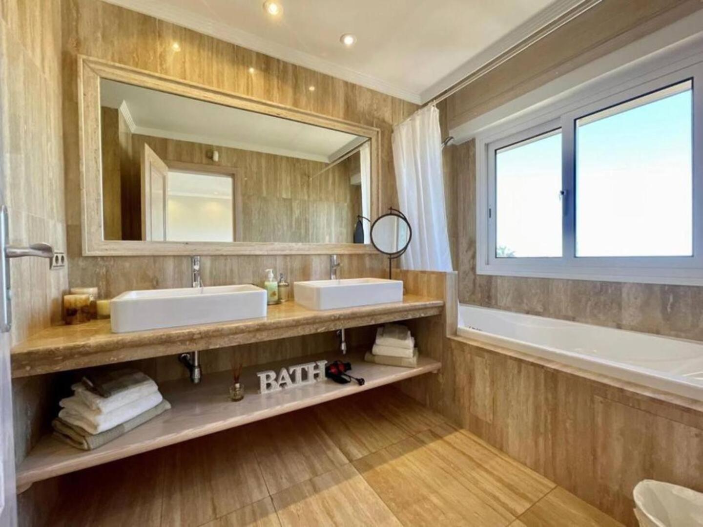 Villa Amorio A Spacious Modern Getaway With A Private Heated Pool & Sea Views Costa Adeje Dış mekan fotoğraf