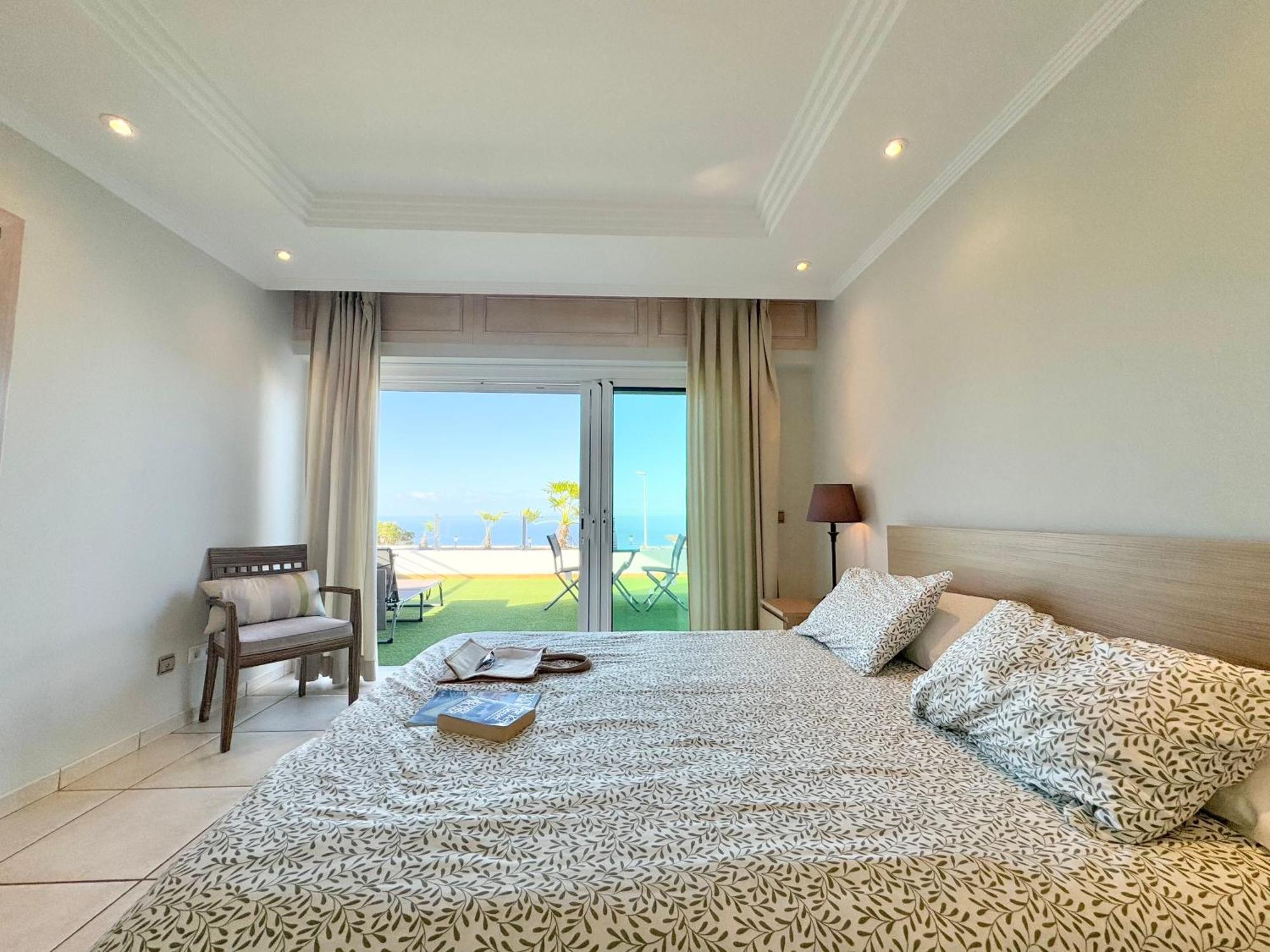 Villa Amorio A Spacious Modern Getaway With A Private Heated Pool & Sea Views Costa Adeje Dış mekan fotoğraf